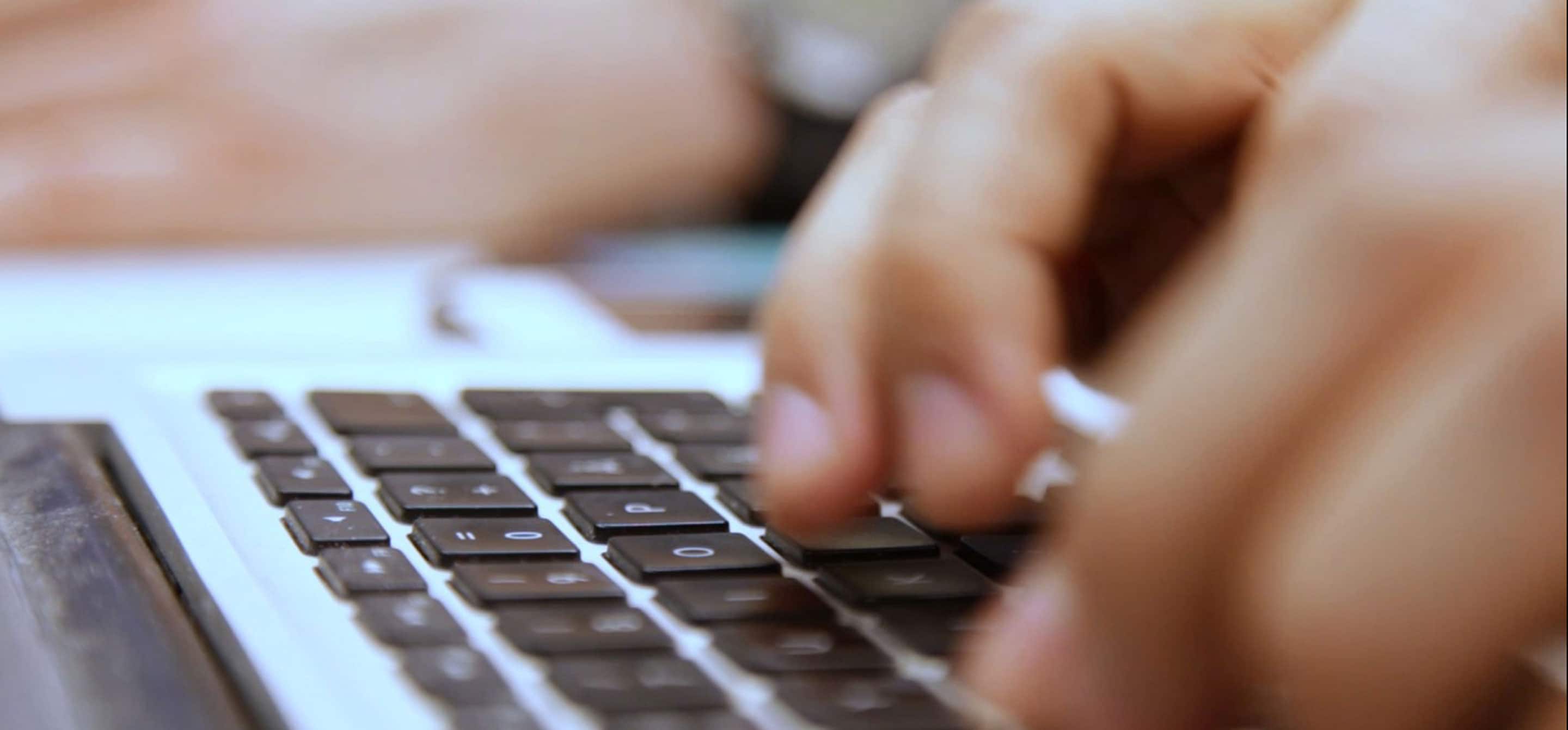 KONE Mitarbeiter Laptop