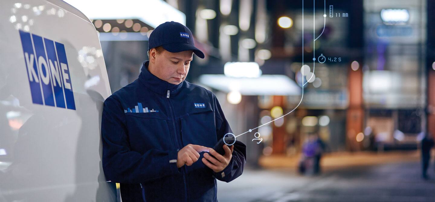 kone-image-24-7-connect-technician-1440x670.jpg