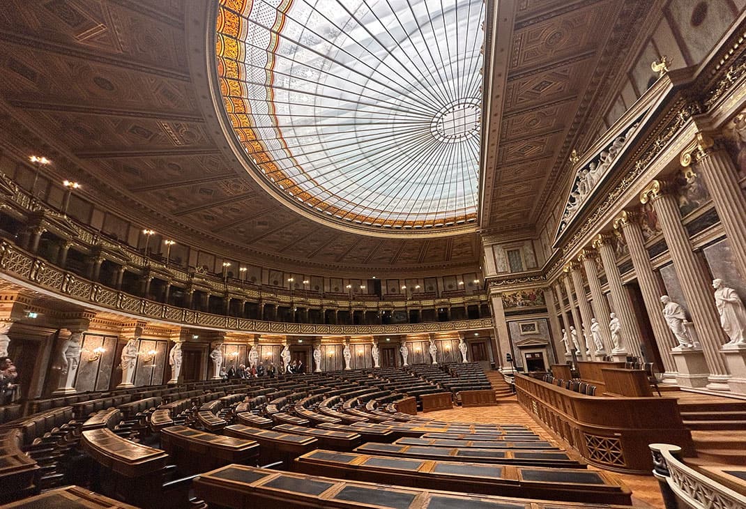 kone-image-download-kone-image-referenz-parlament_wien_1_1070x730px