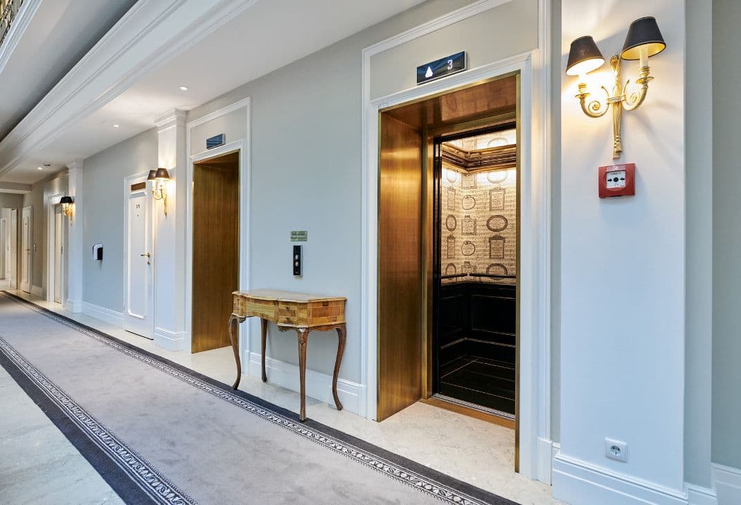 kone-image-monospace-500-hotel-sacher-salzburg-20210115_21-toni-rappersberger_1070x730px_08_ carousel.jpg