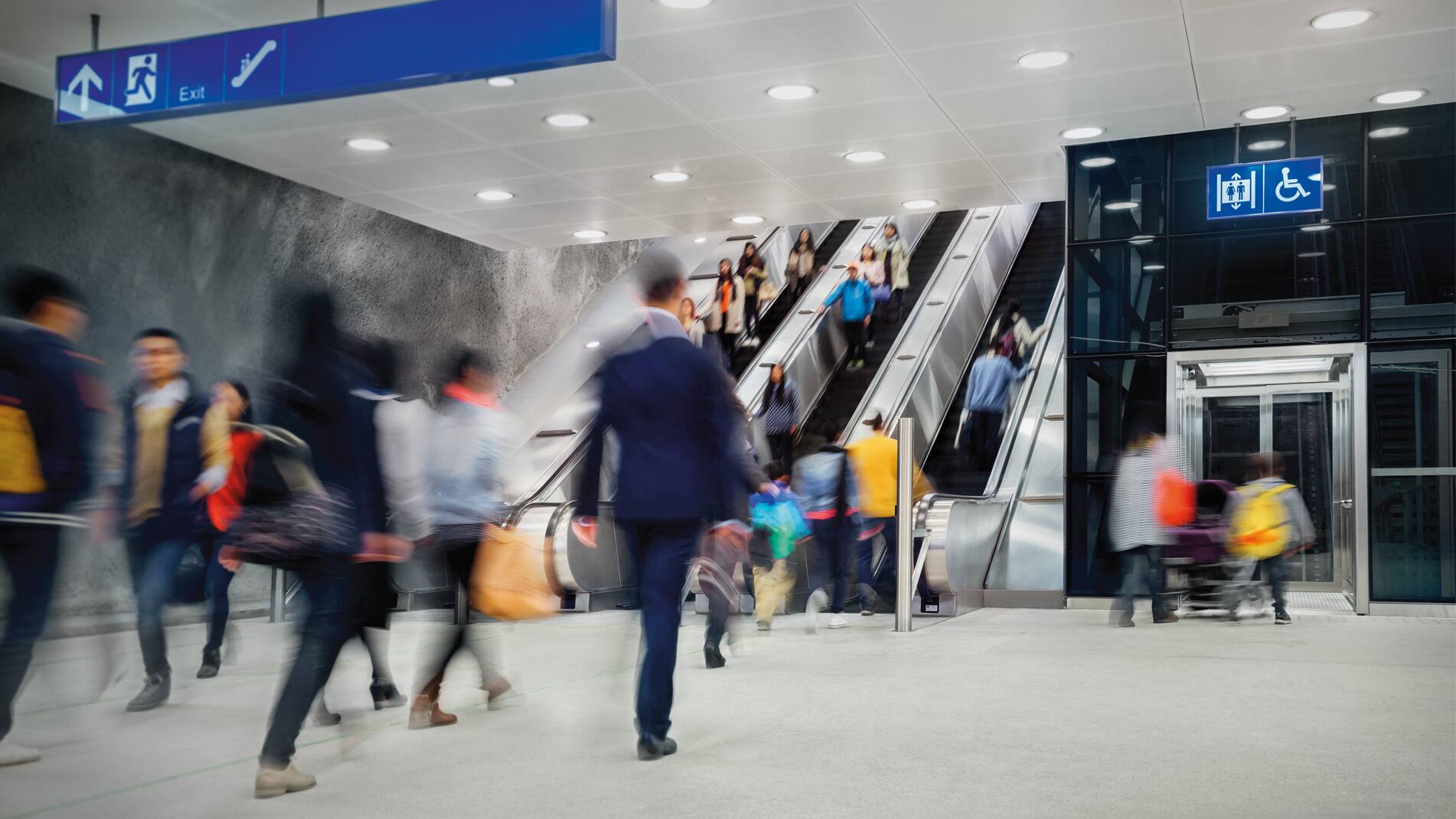 img_people-flow-metro-escalator-1902x1070